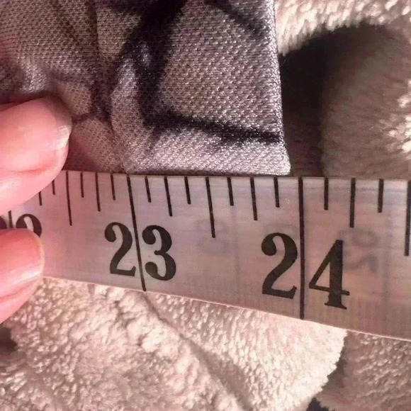 Size medium high waisted cream &  black tie dye butt scrunch leggings. NWOT. - Picture 9 of 11